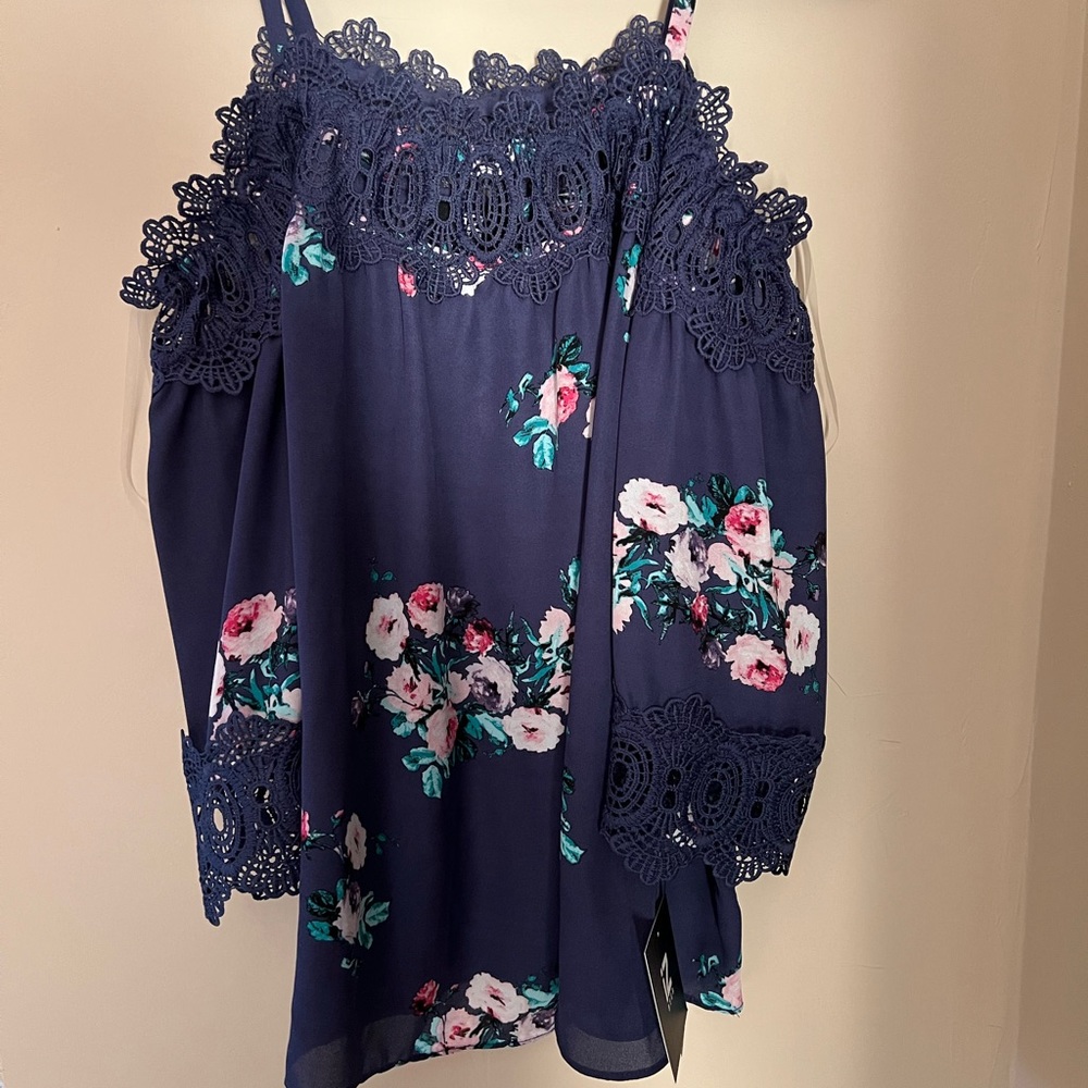 IZ Byer Blue Floral Extra Large off the shoulder blouse